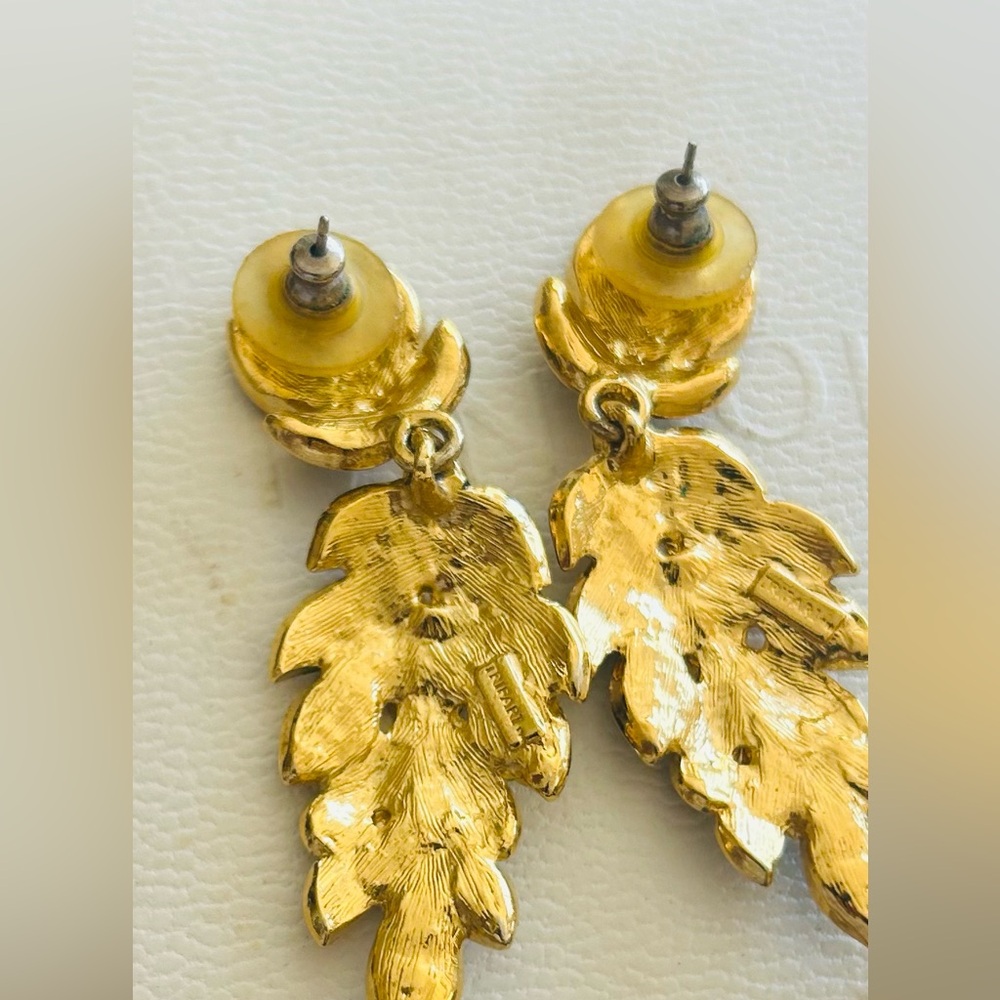 Trifari Elegant Gold and Black Leaf Earrings - Picture 2 of 3